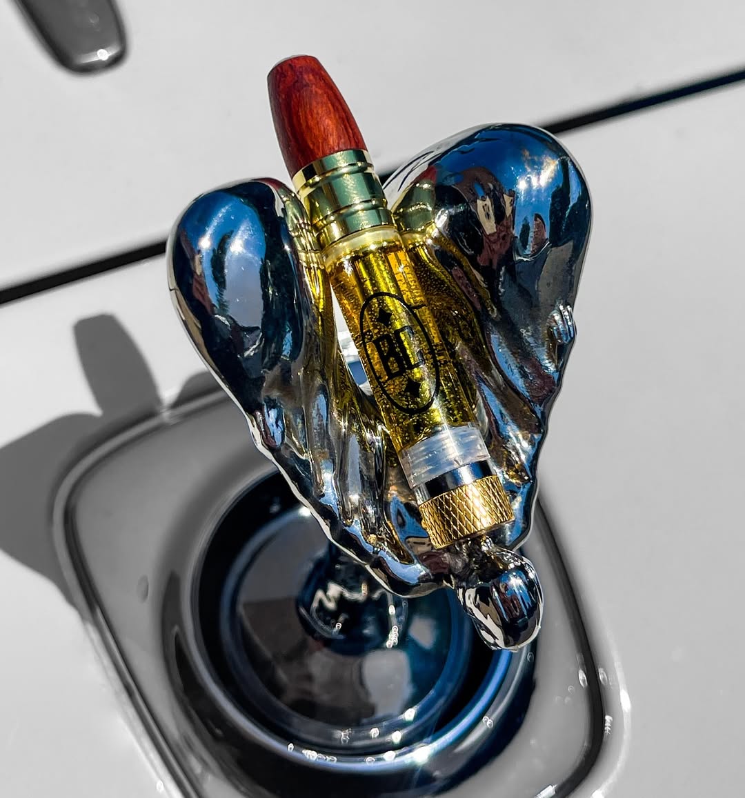 Real Big Chief cart filled with golden THC oil